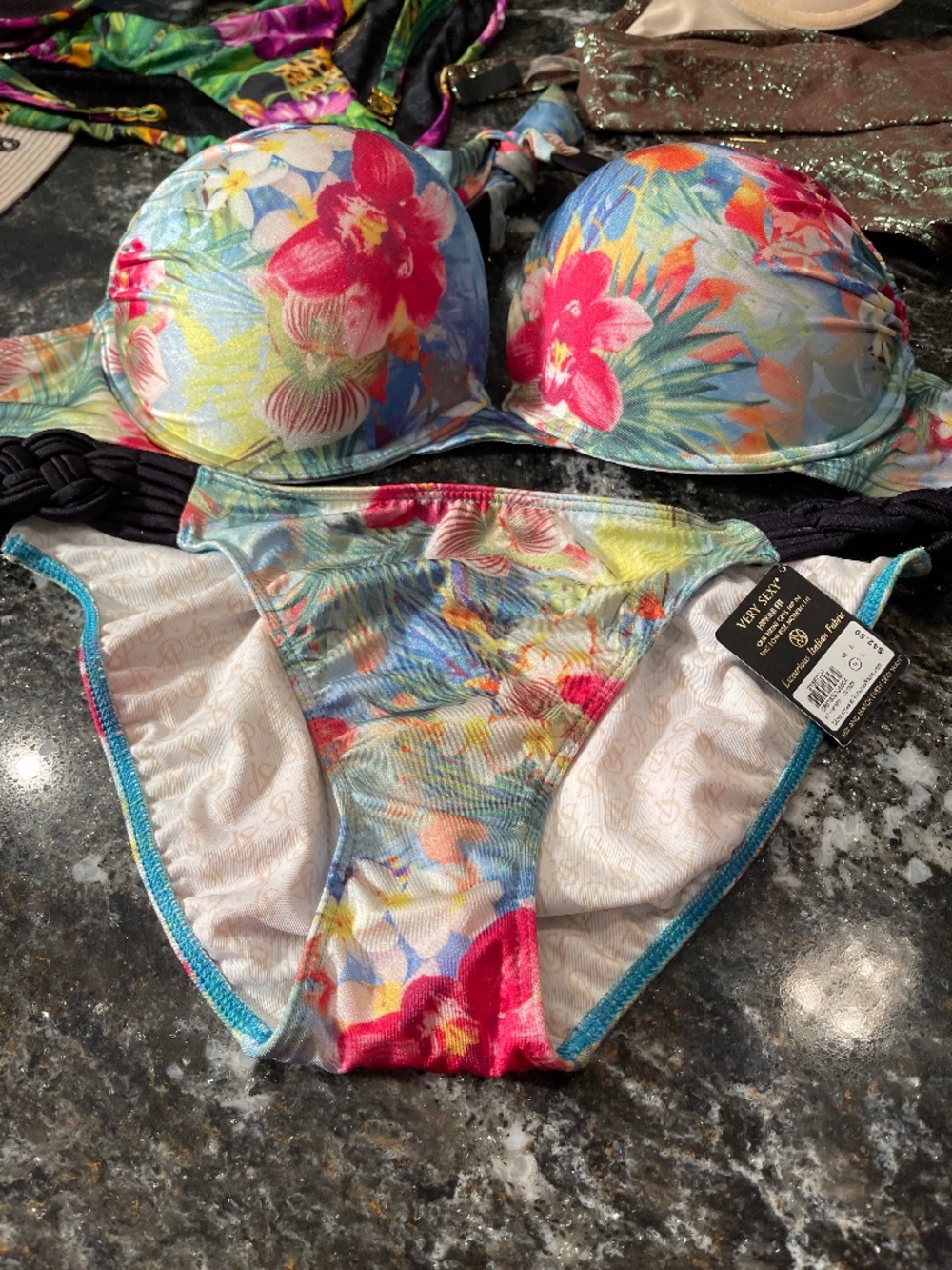 NWT Victoria Secret bikini bombshells 36C and M bottoms